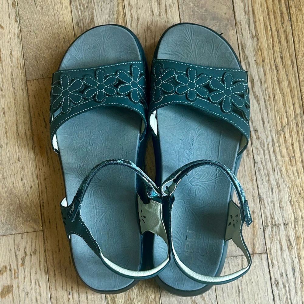 JNU Wildflowers Gray and Blue Floral Sandals